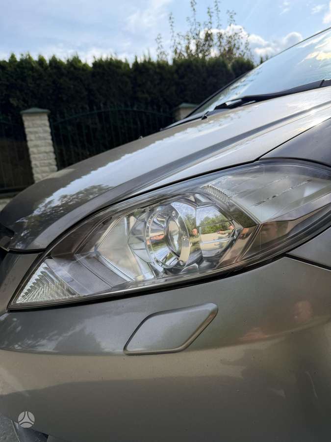 Honda FR-V, 1.8 l., Минивэн