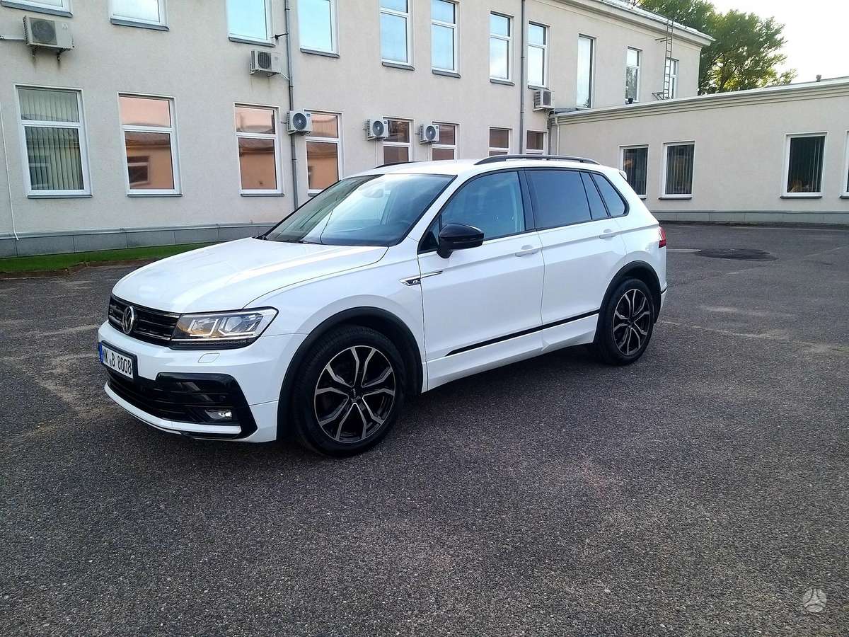 Volkswagen Tiguan - 1