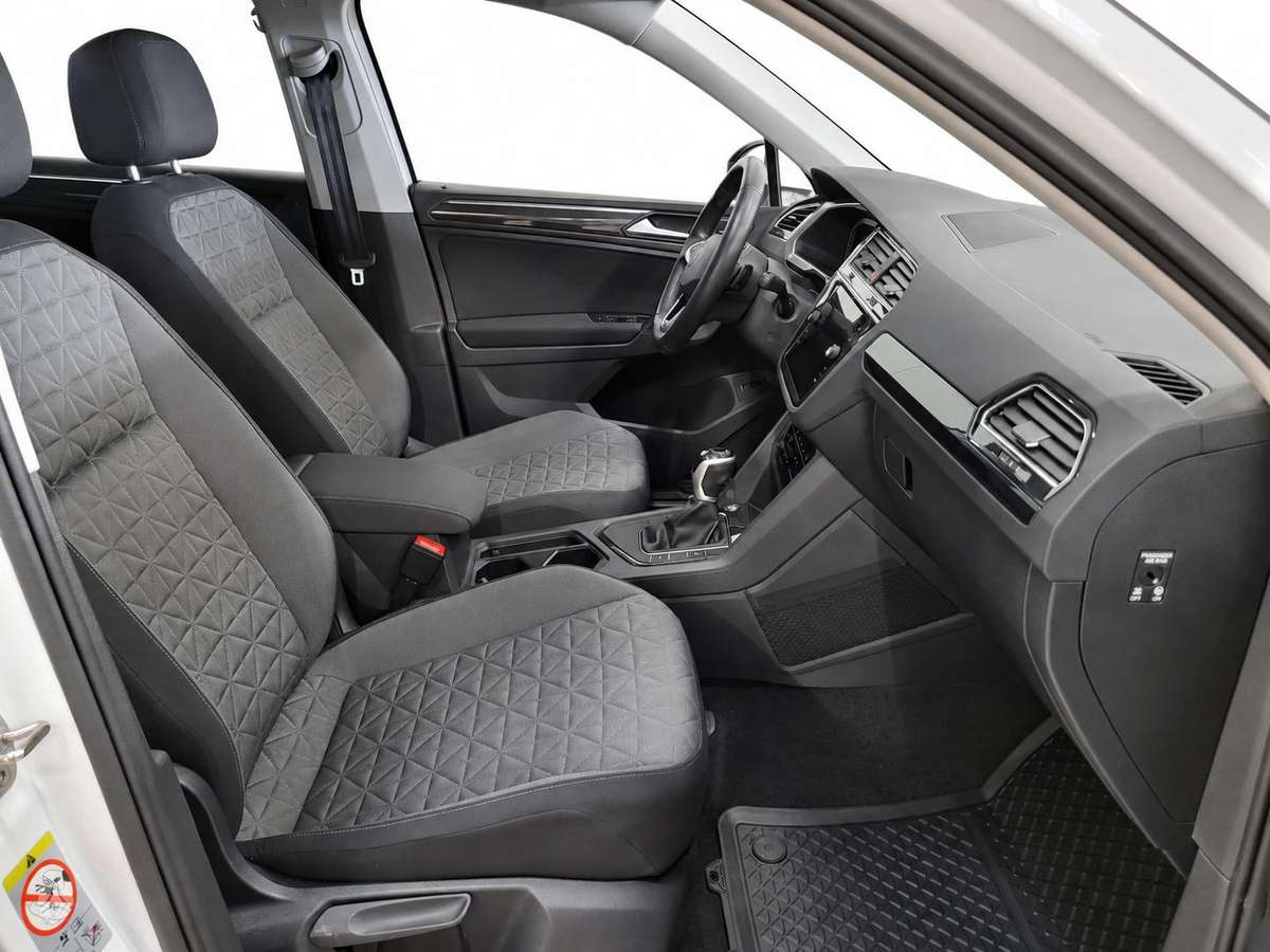 Volkswagen Tiguan - 9