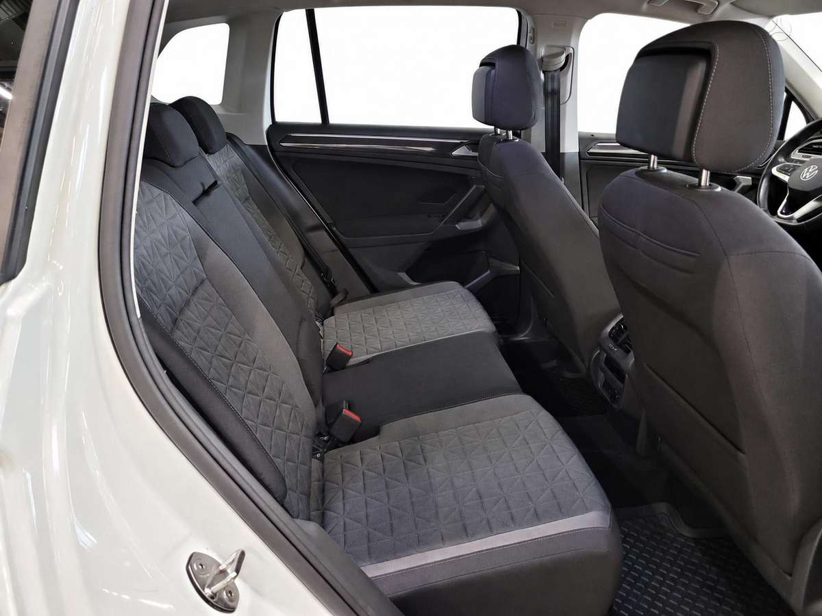 Volkswagen Tiguan - 10
