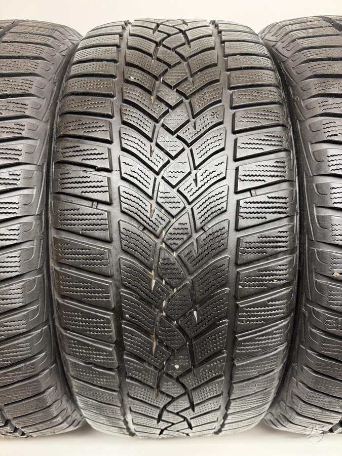 Goodyear UltraGrip Perfomance, winter 235/45 R18