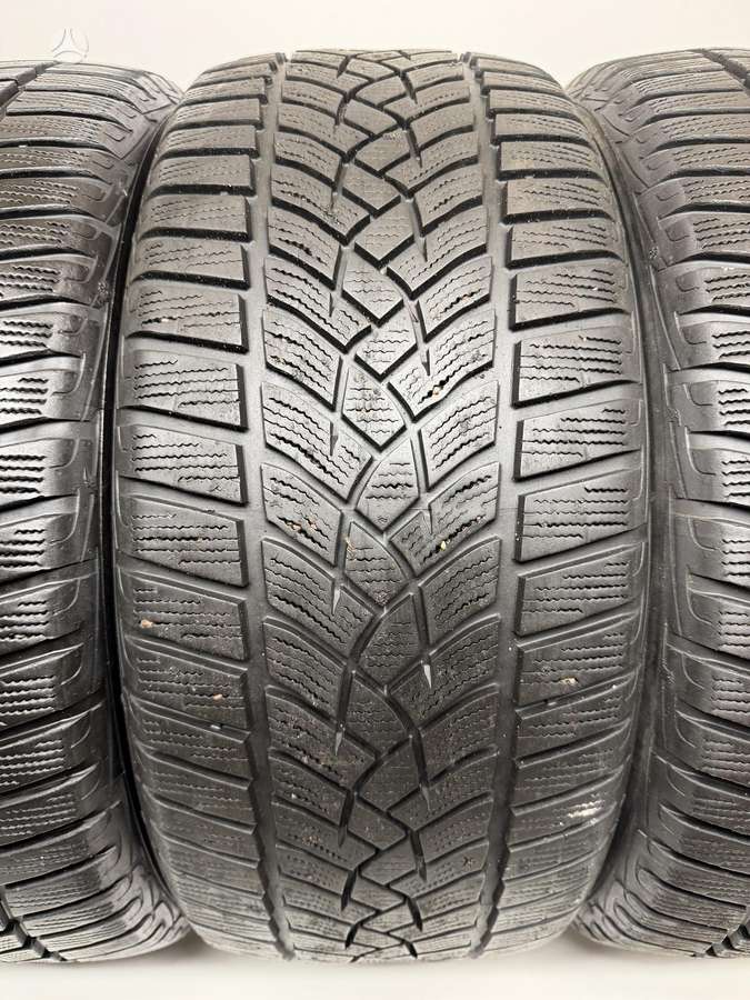 Goodyear UltraGrip Perfomance, winter 235/45 R18