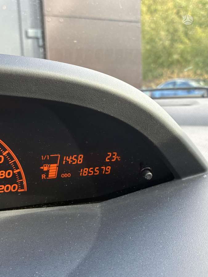 Toyota Yaris - 10