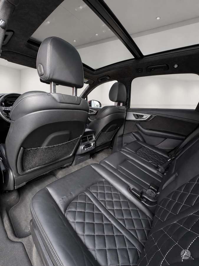 Audi SQ7, 4.0 l., off-road / crossover