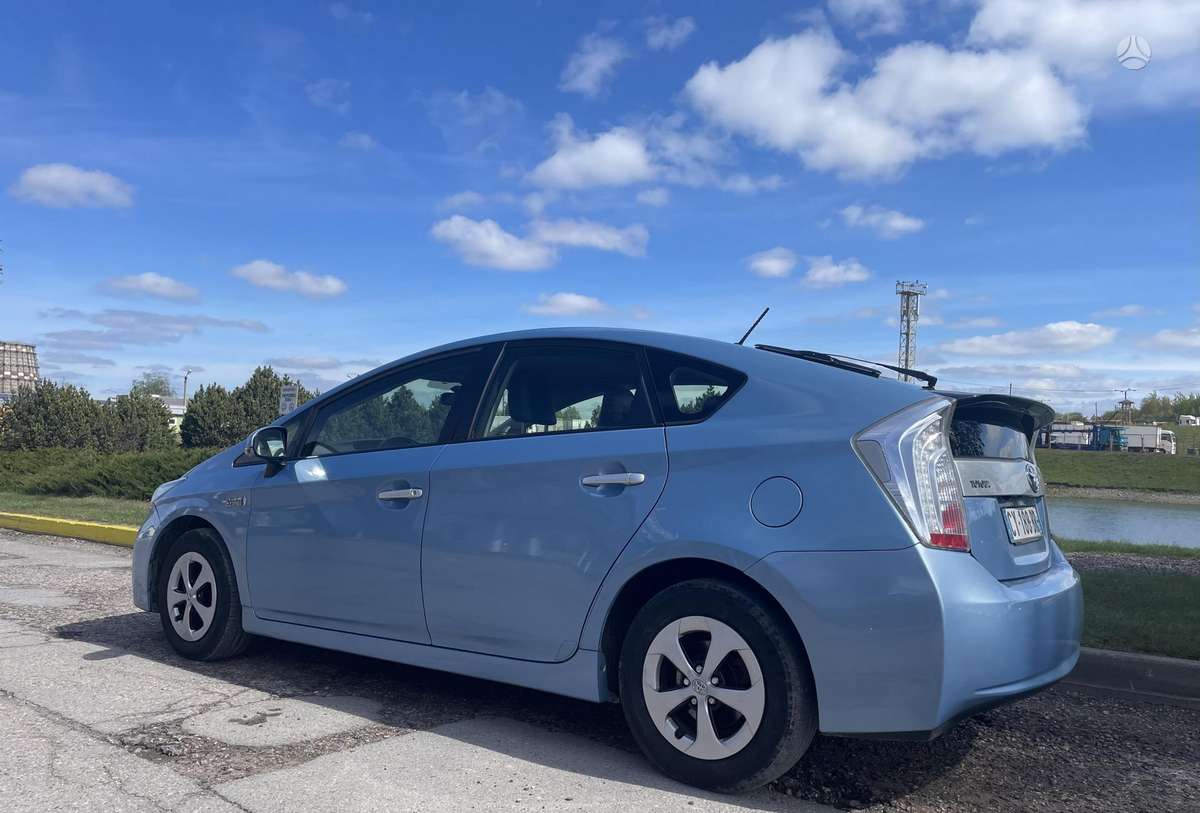 Toyota Prius - 4