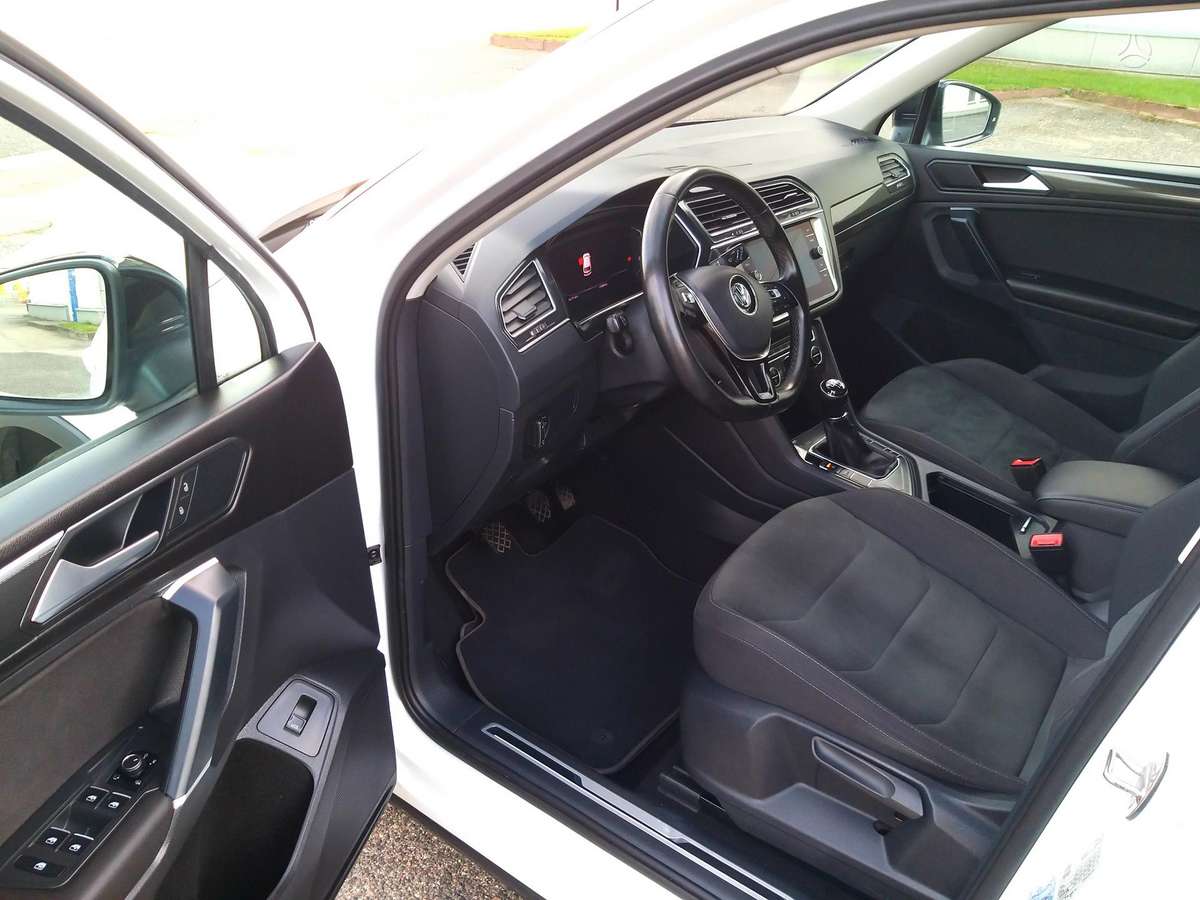 Volkswagen Tiguan - 10