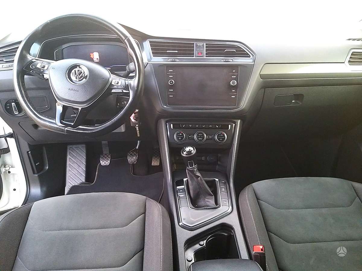 Volkswagen Tiguan - 11
