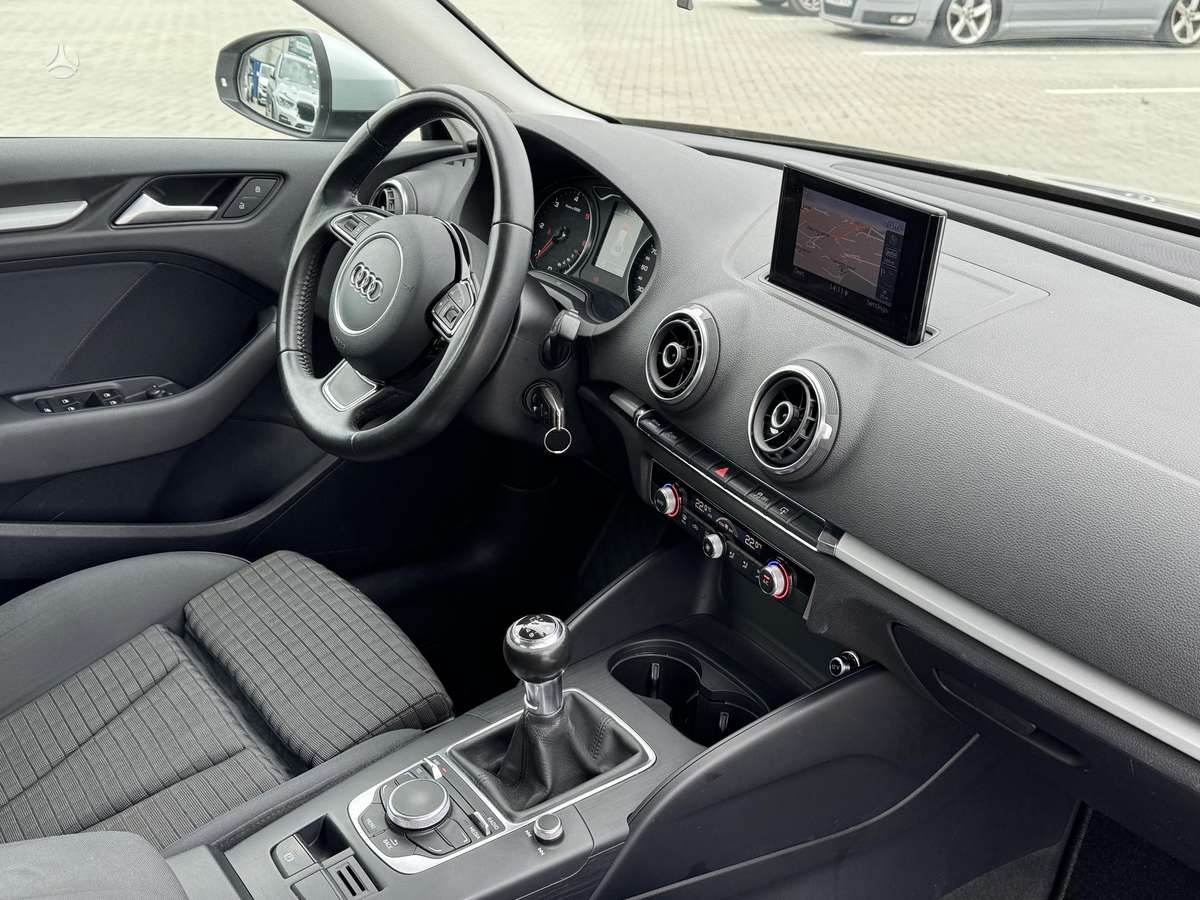 Audi A3, 1.6 l., hatchback