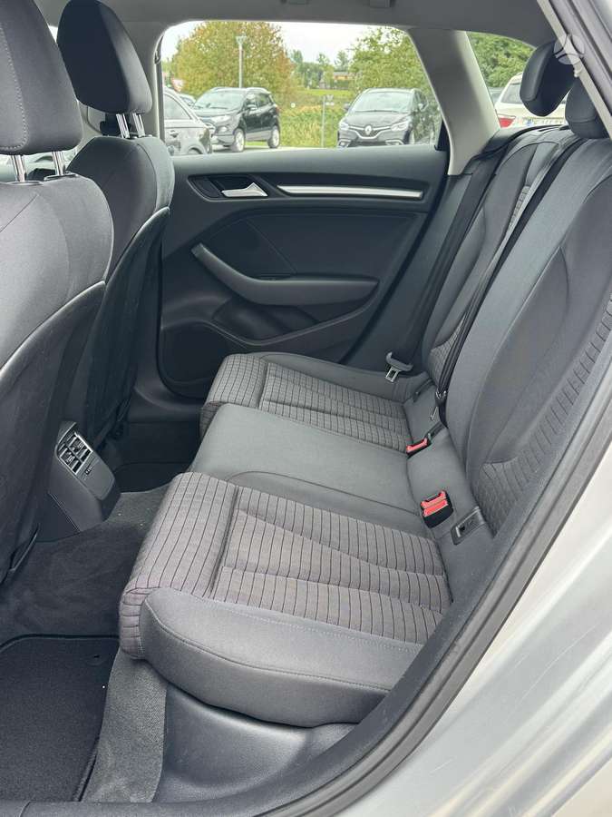 Audi A3, 1.6 l., hatchback