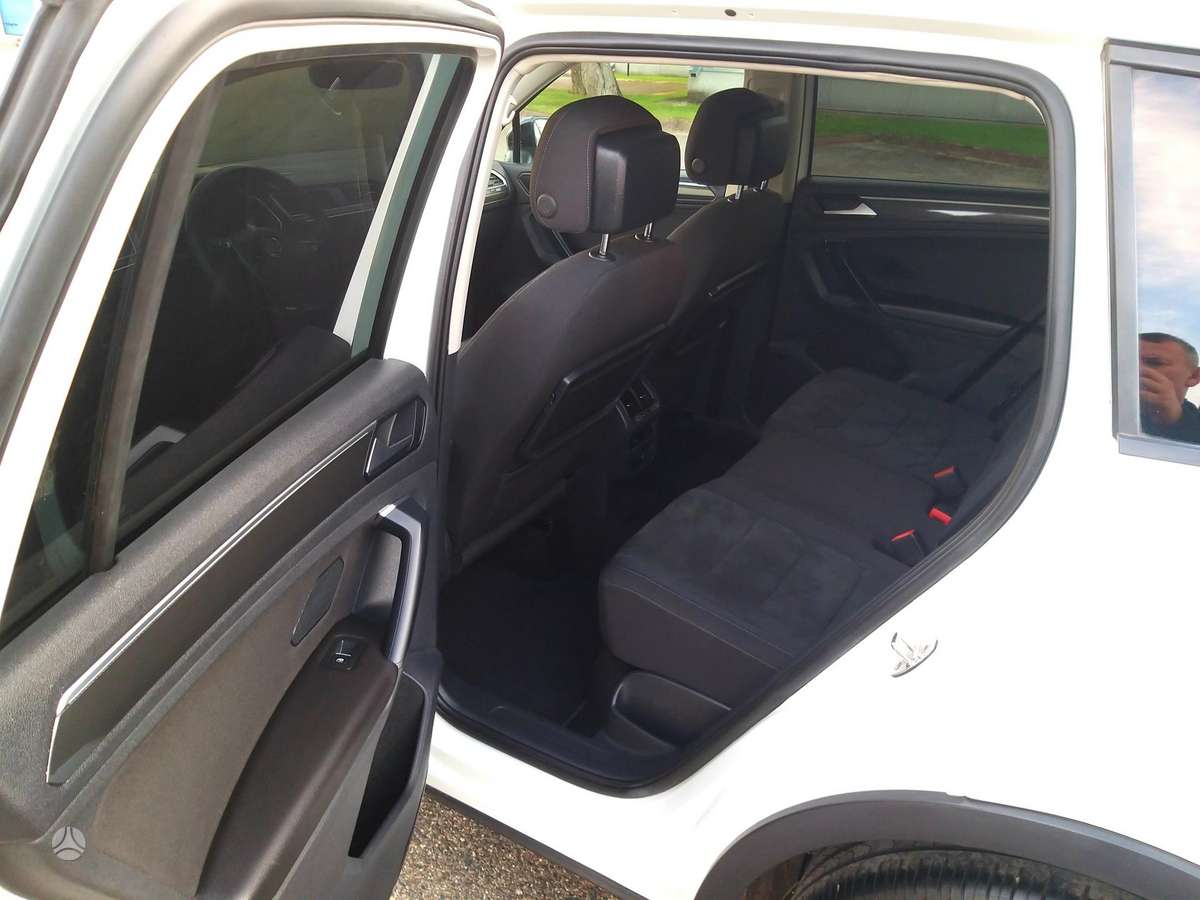 Volkswagen Tiguan - 12