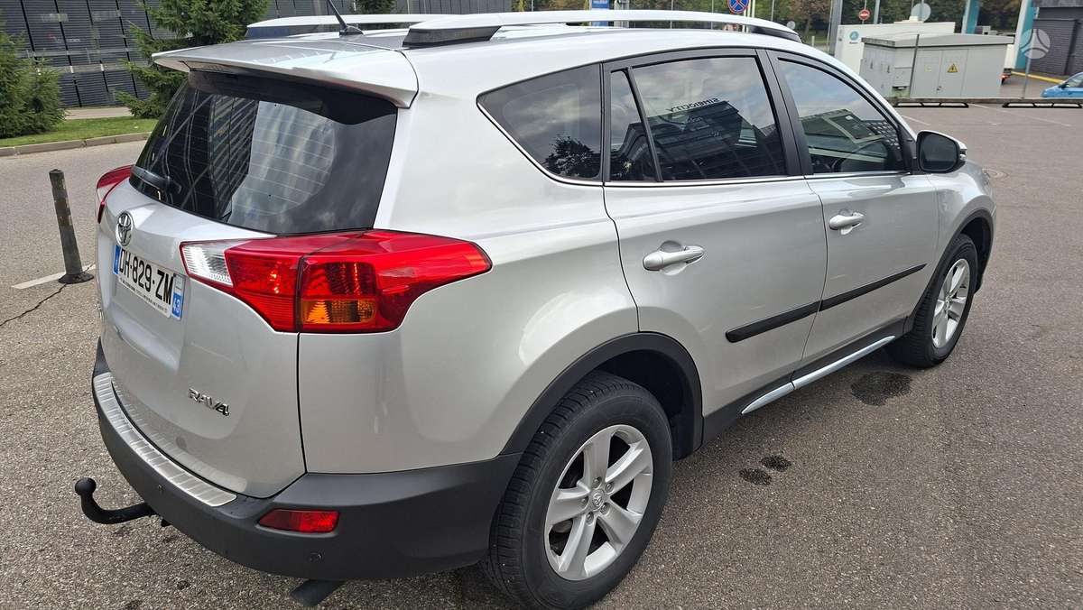 Toyota RAV4 - 5