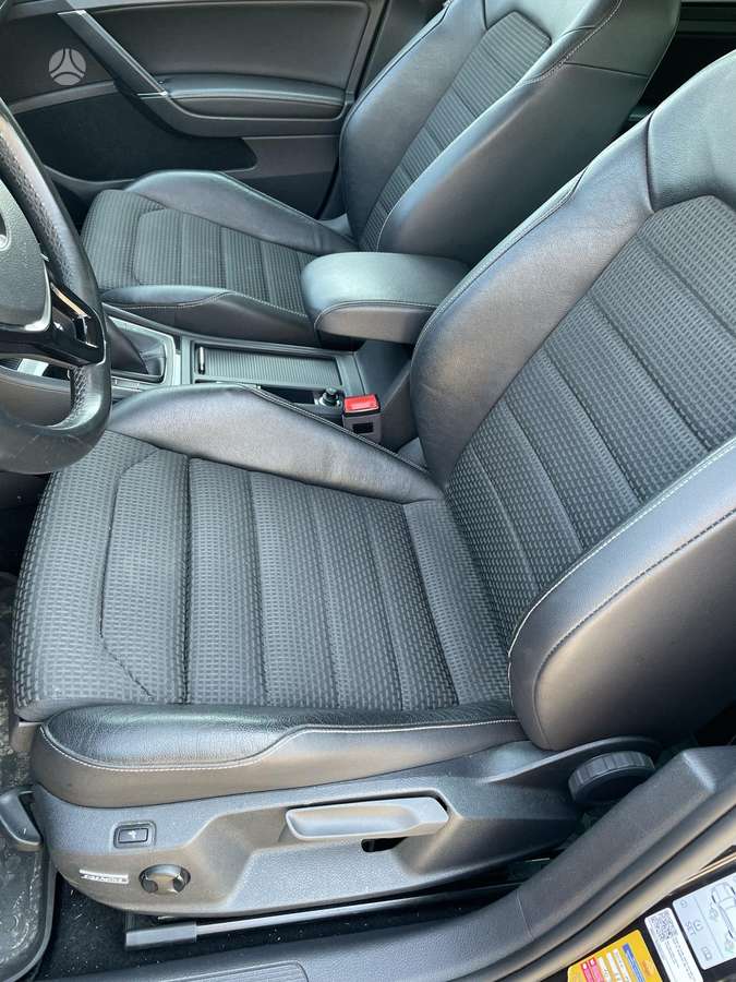 Volkswagen Golf - 11