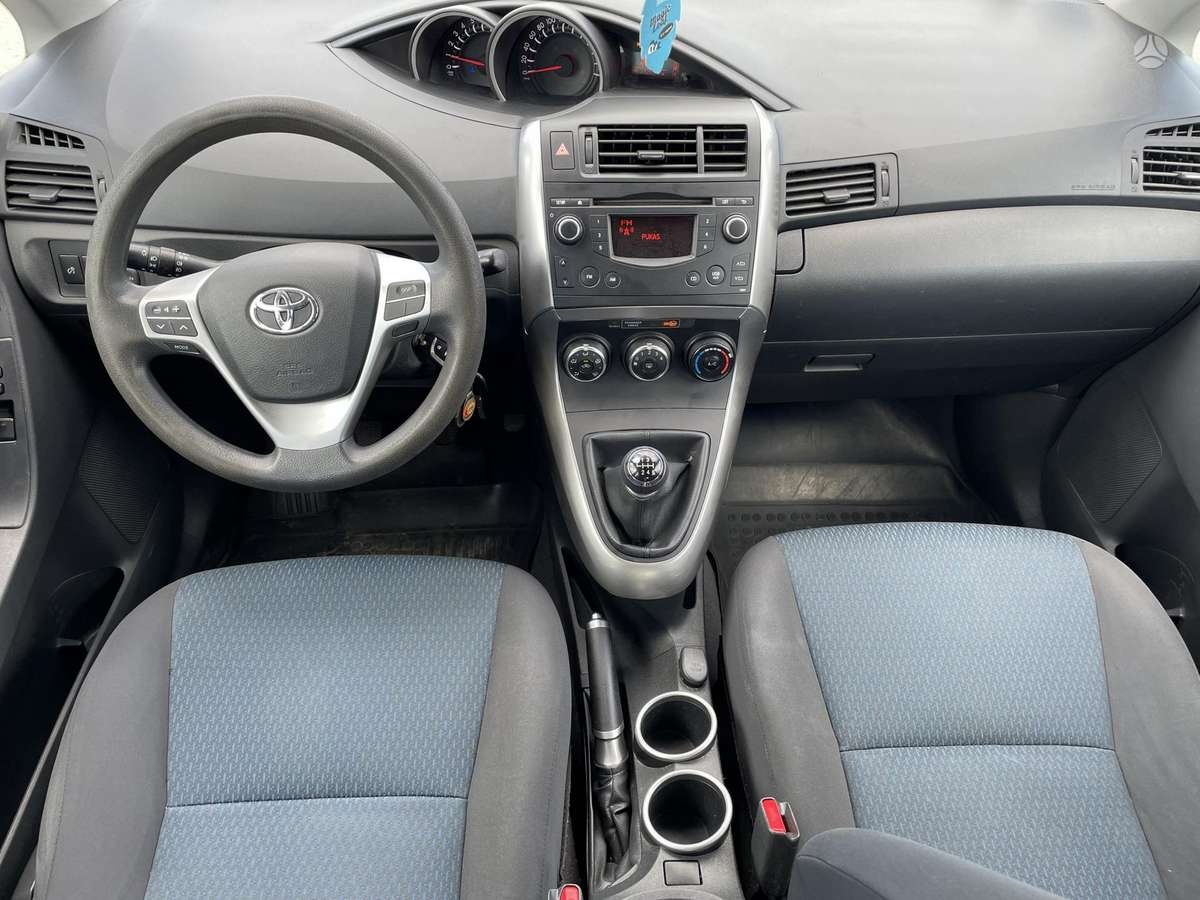 Toyota Verso - 7