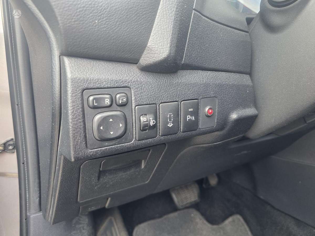Toyota Auris - 10