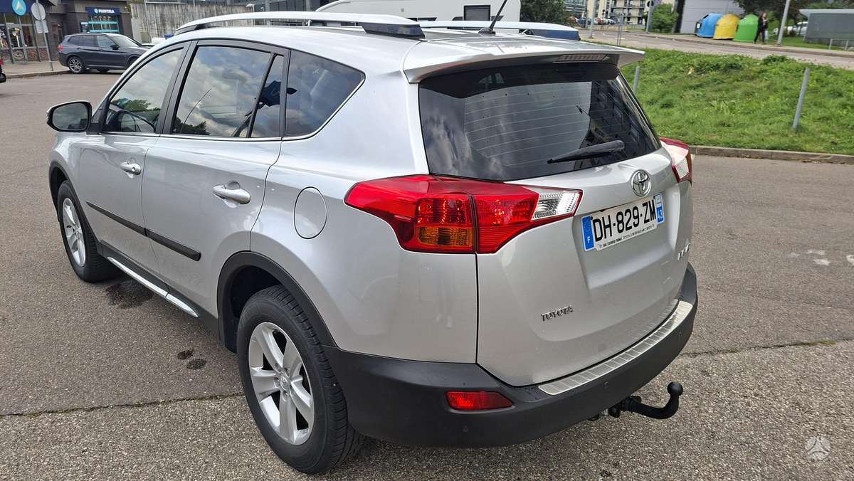 Toyota RAV4 - 8