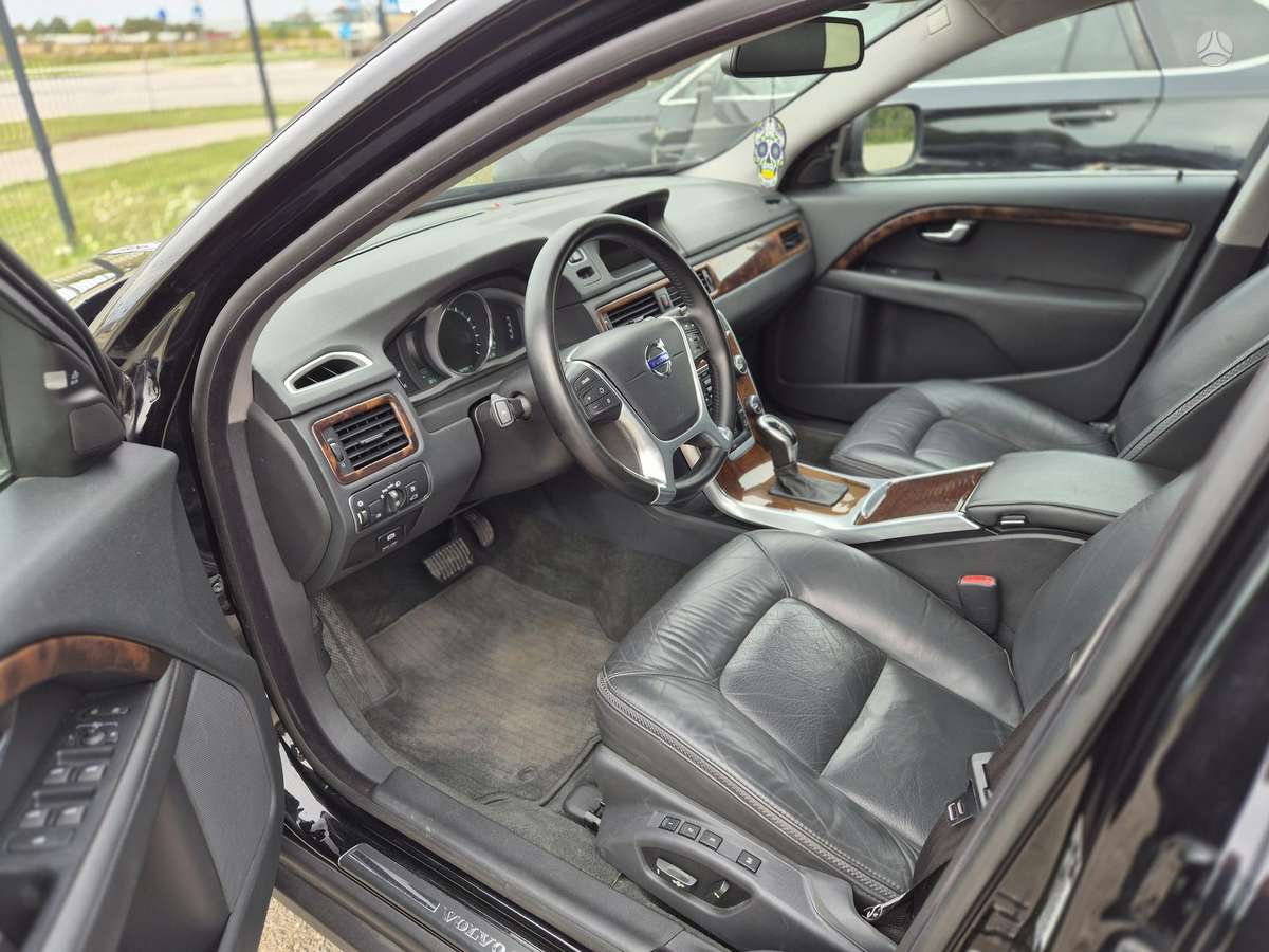 Volvo XC70, 3.2 l., wagon