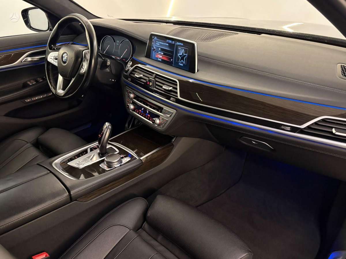 BMW 730, 3.0 l., Седан