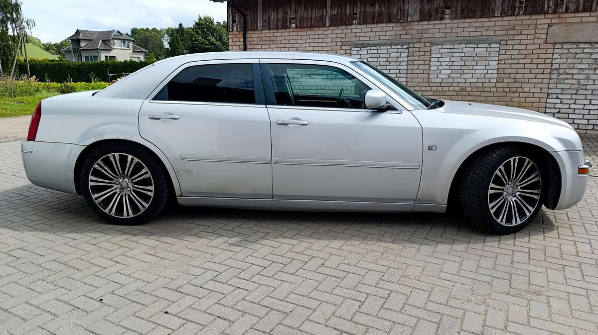 Chrysler 300C - 8