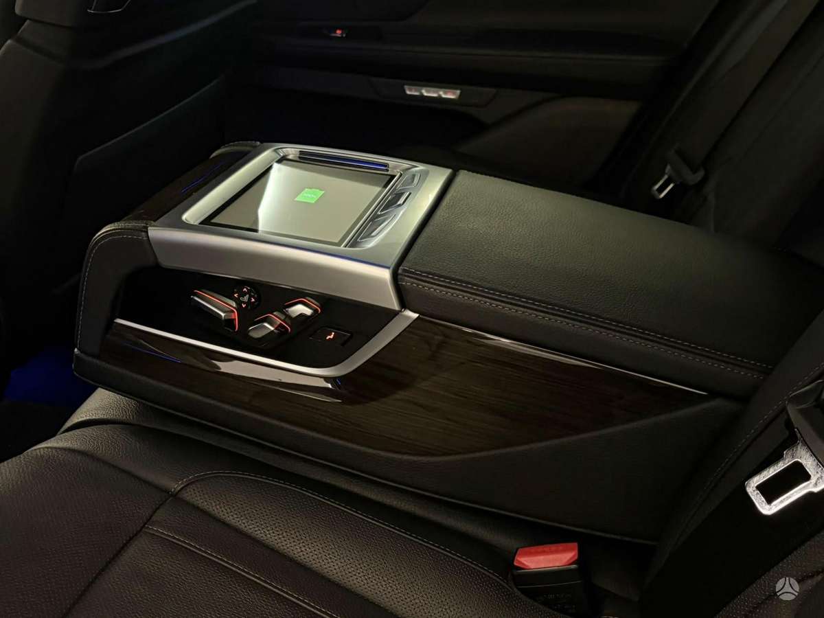 BMW 730, 3.0 l., Седан