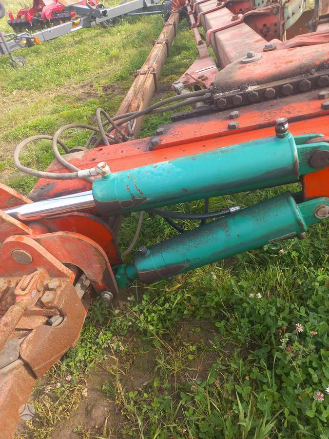 Kverneland PB-100, ploughs