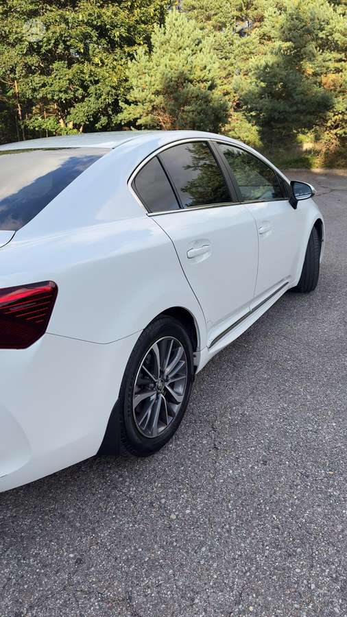 Toyota Avensis - 9