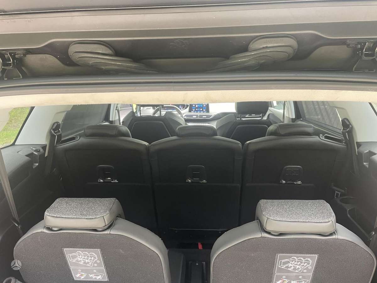 Peugeot 5008 - 8