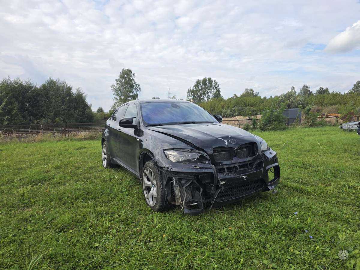 BMW X6, 4.4 l., off-road / crossover