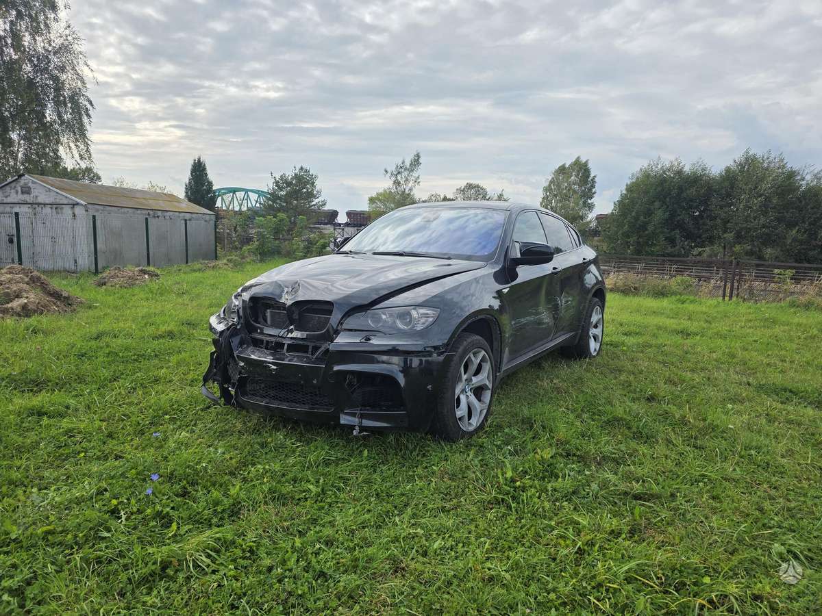 BMW X6, 4.4 l., off-road / crossover