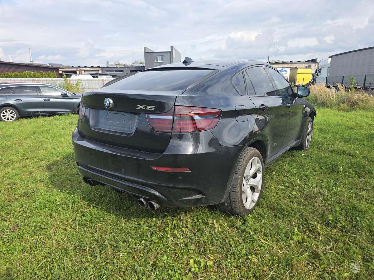 BMW X6, 4.4 l., off-road / crossover