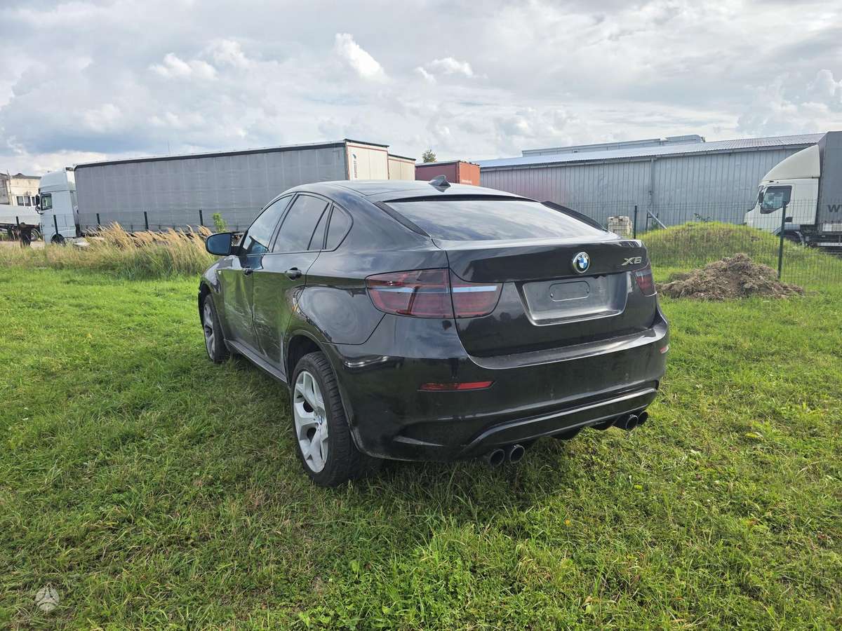 BMW X6, 4.4 l., off-road / crossover