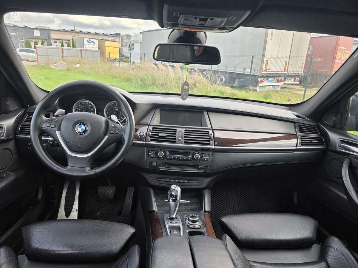 BMW X6, 4.4 l., off-road / crossover