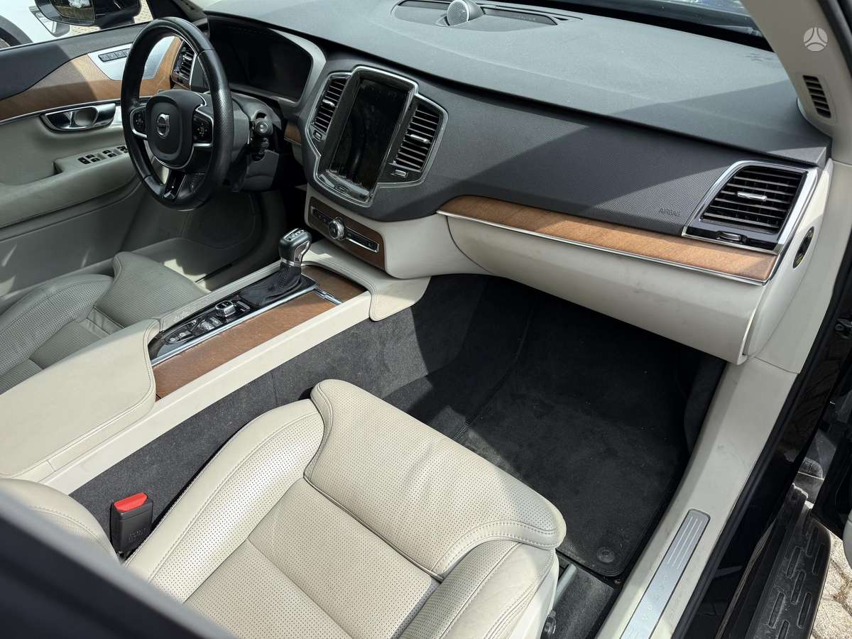 Volvo XC90 - 10