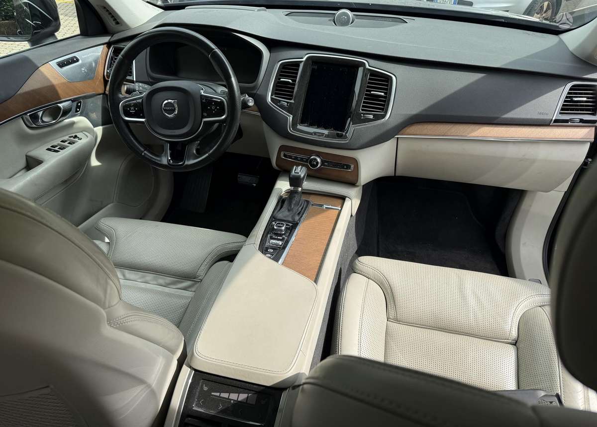 Volvo XC90 - 11