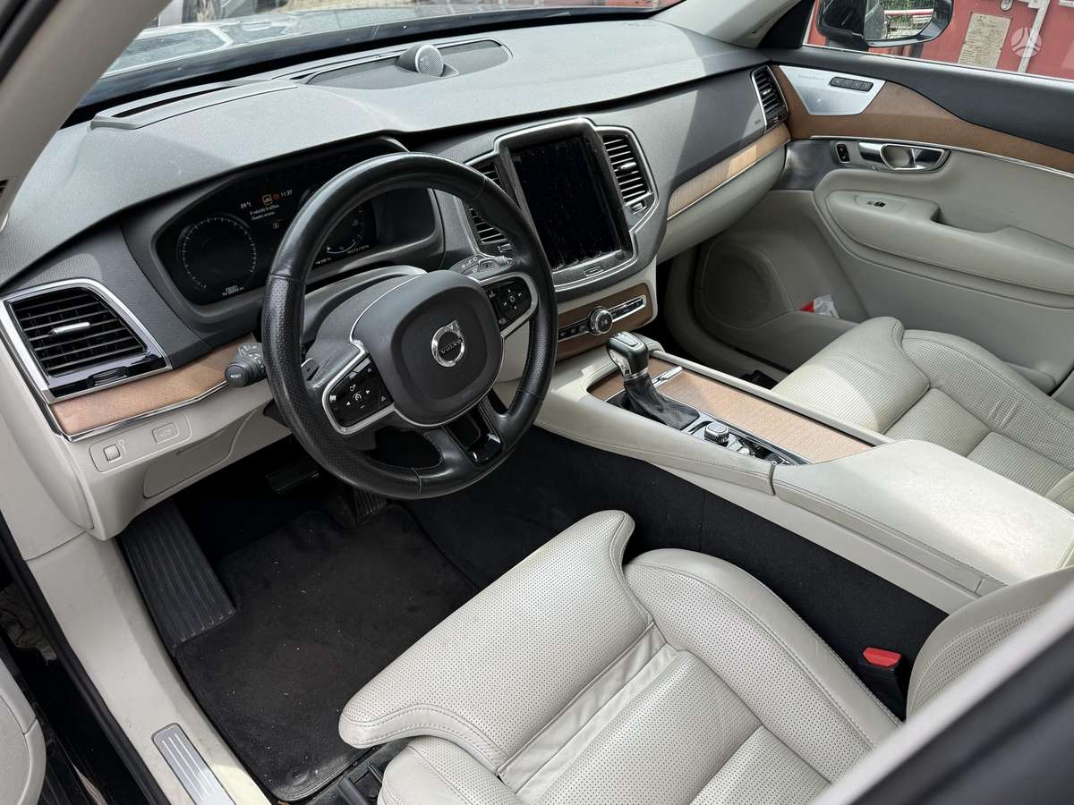 Volvo XC90 - 12