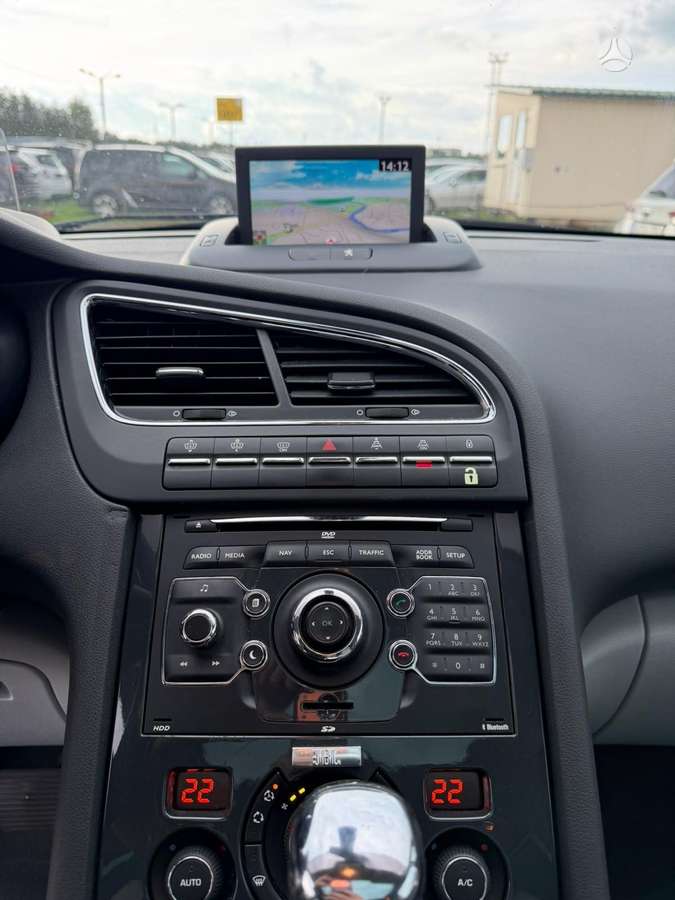 Peugeot 5008 - 10