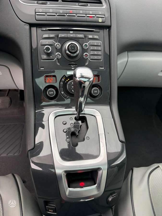 Peugeot 5008 - 12