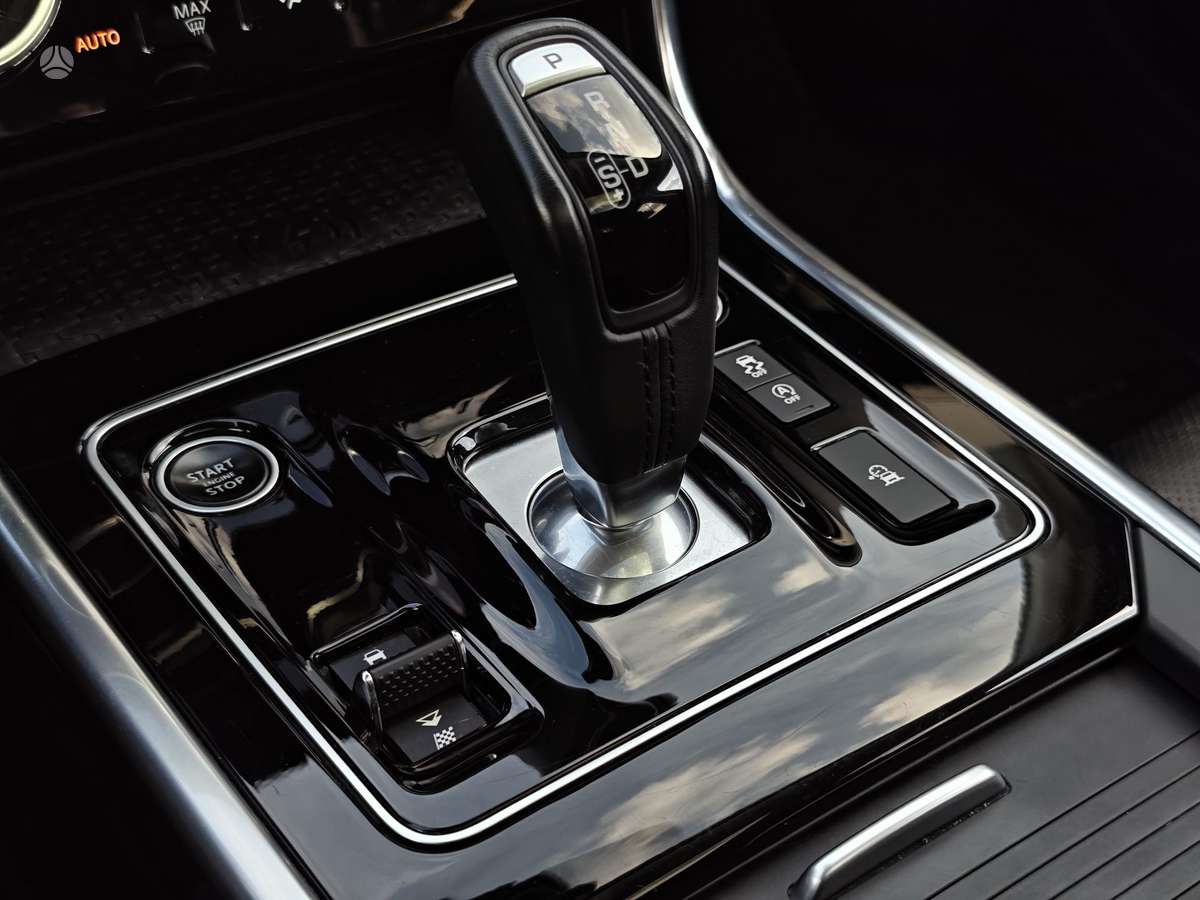Jaguar XE, 2.0 l., Седан
