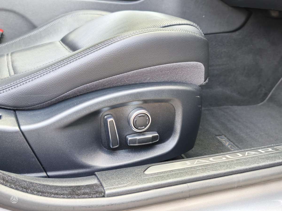 Jaguar XE, 2.0 l., Седан