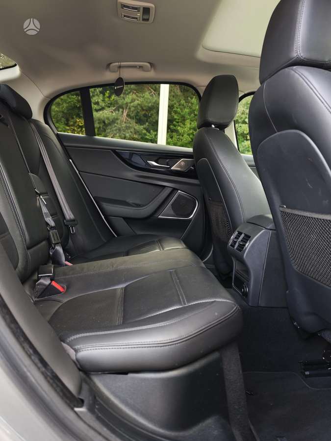 Jaguar XE, 2.0 l., Седан