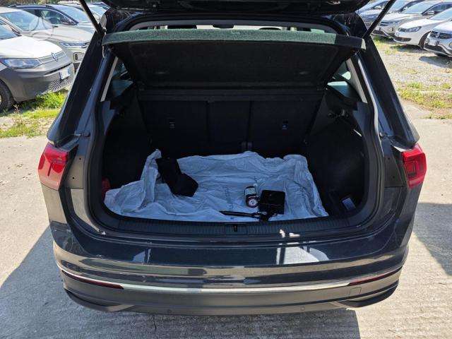 Volkswagen Tiguan - 11