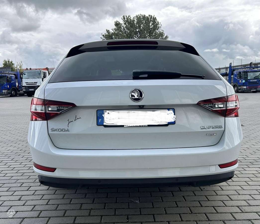 Škoda Superb - 8