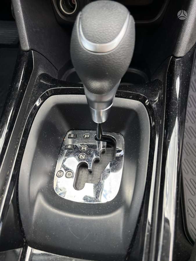 Peugeot 2008 - 8