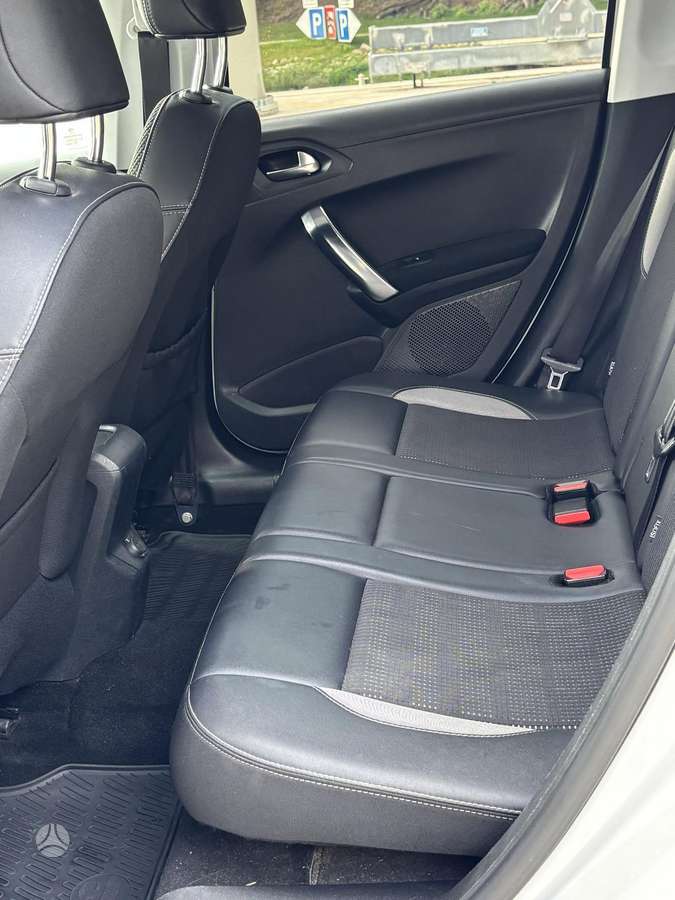 Peugeot 2008 - 9