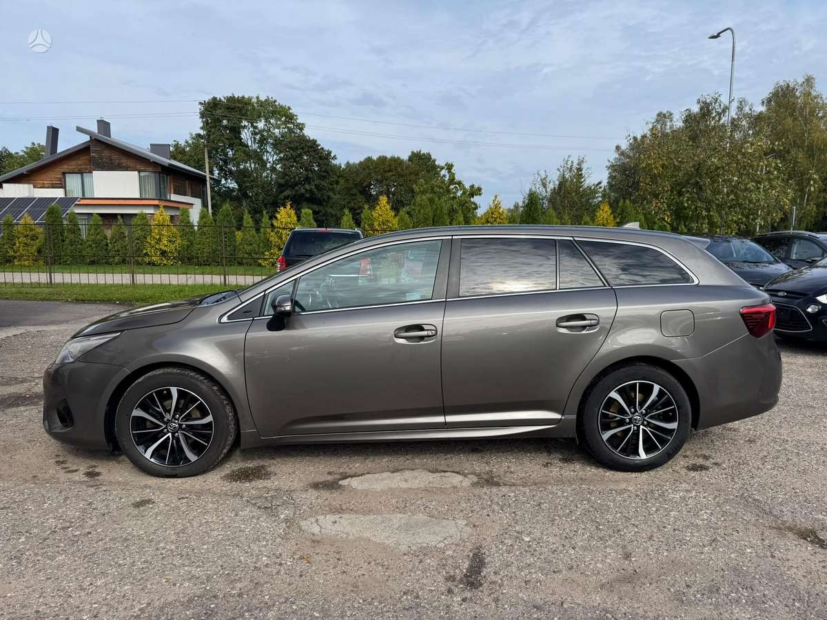 Toyota Avensis - 1