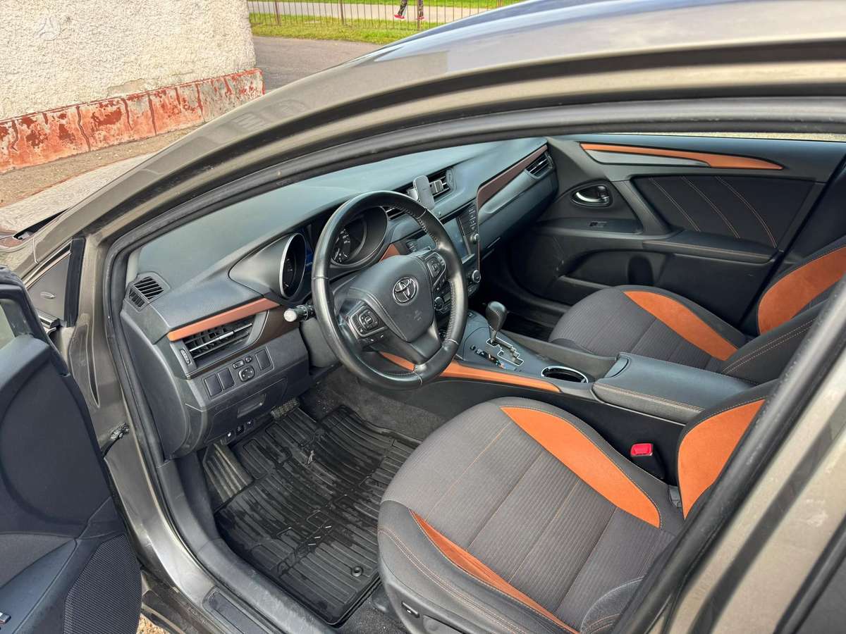 Toyota Avensis - 7