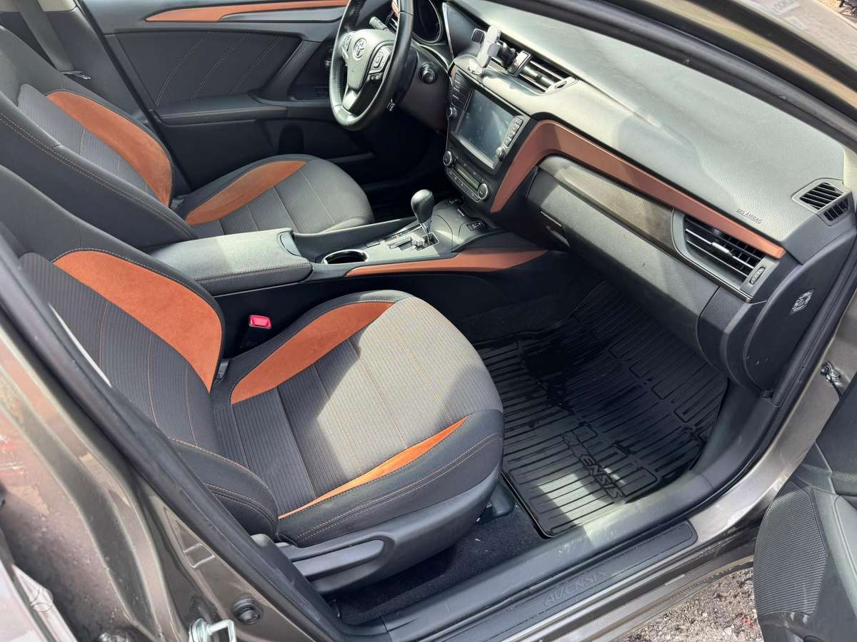 Toyota Avensis - 8