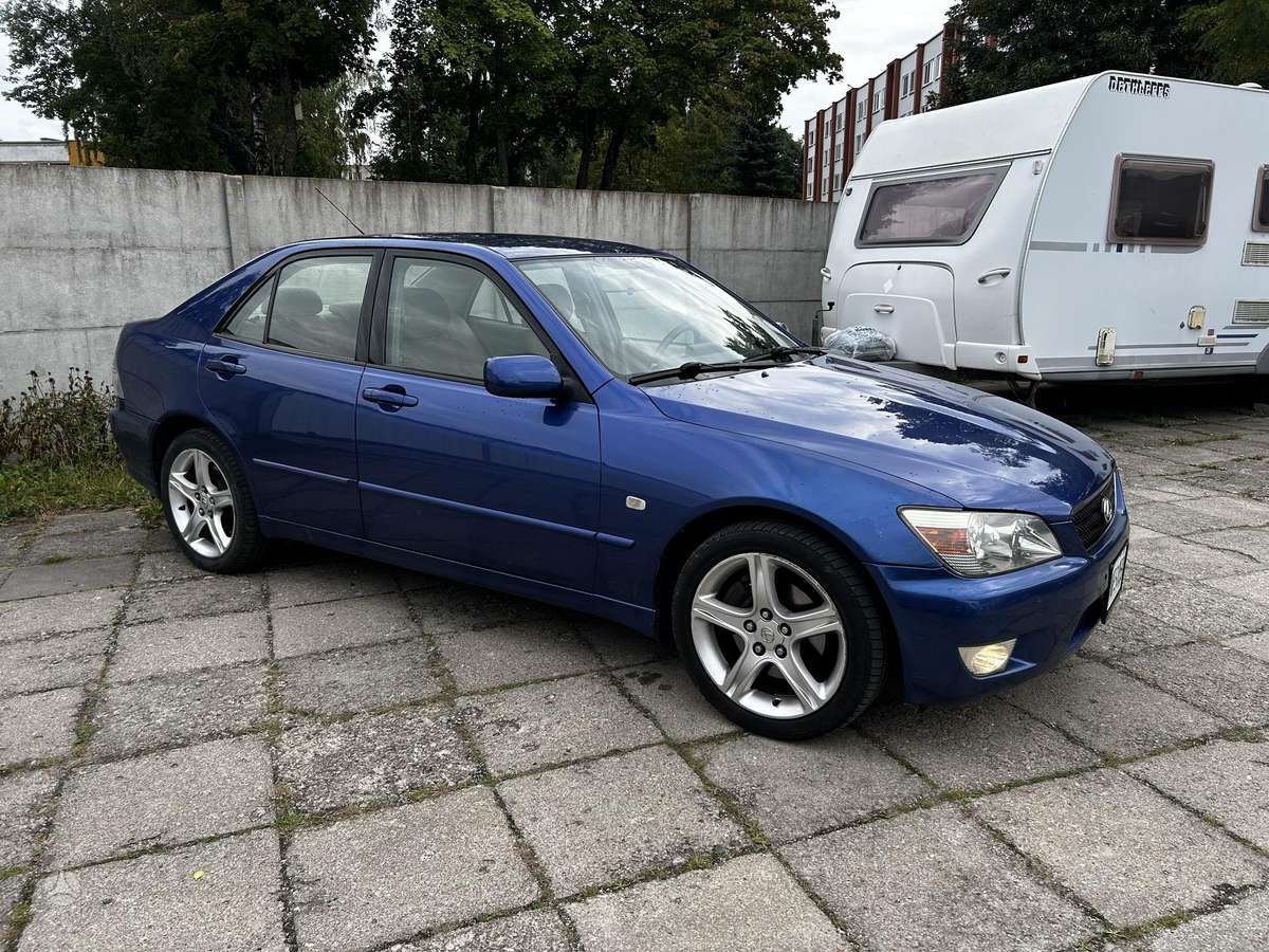 Lexus IS 200, 2.0 l., Седан