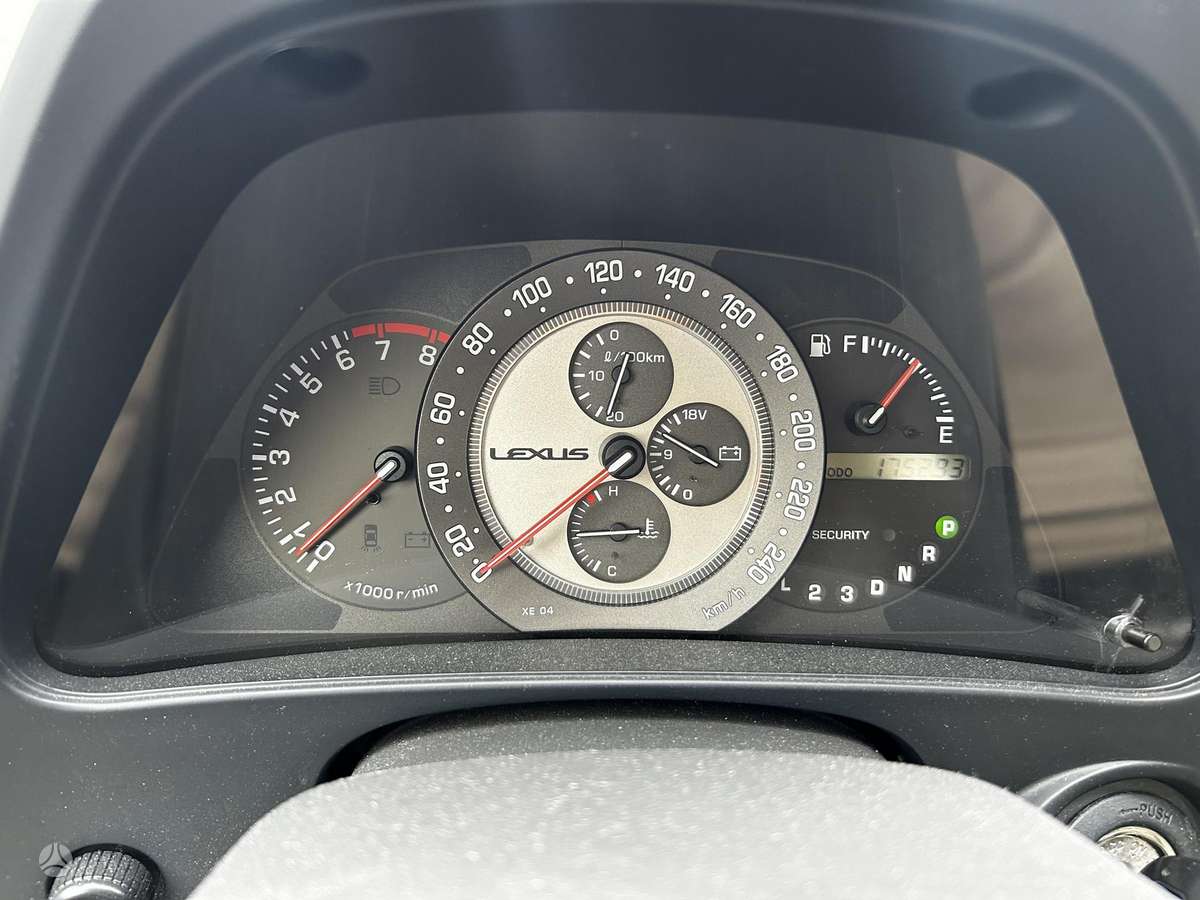 Lexus IS 200, 2.0 l., Седан