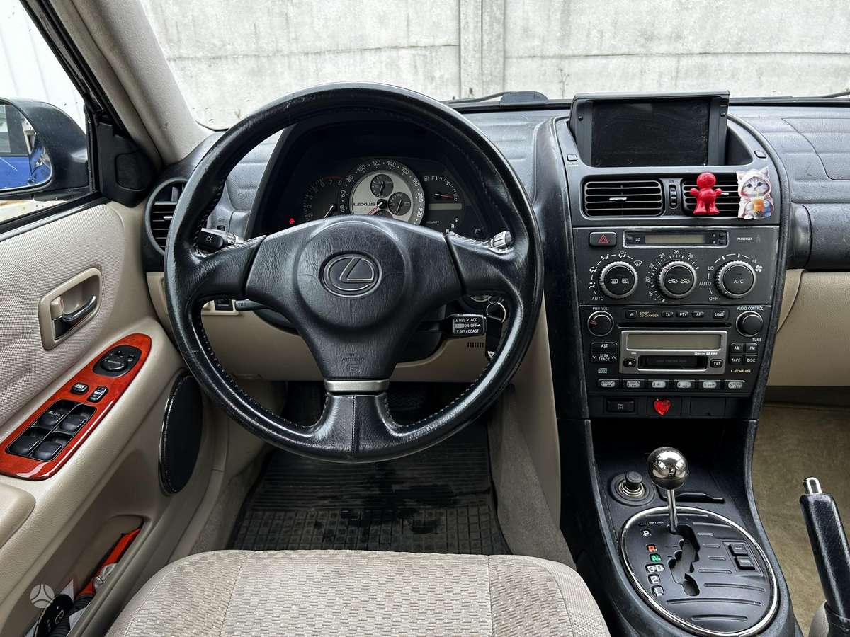 Lexus IS 200, 2.0 l., Седан