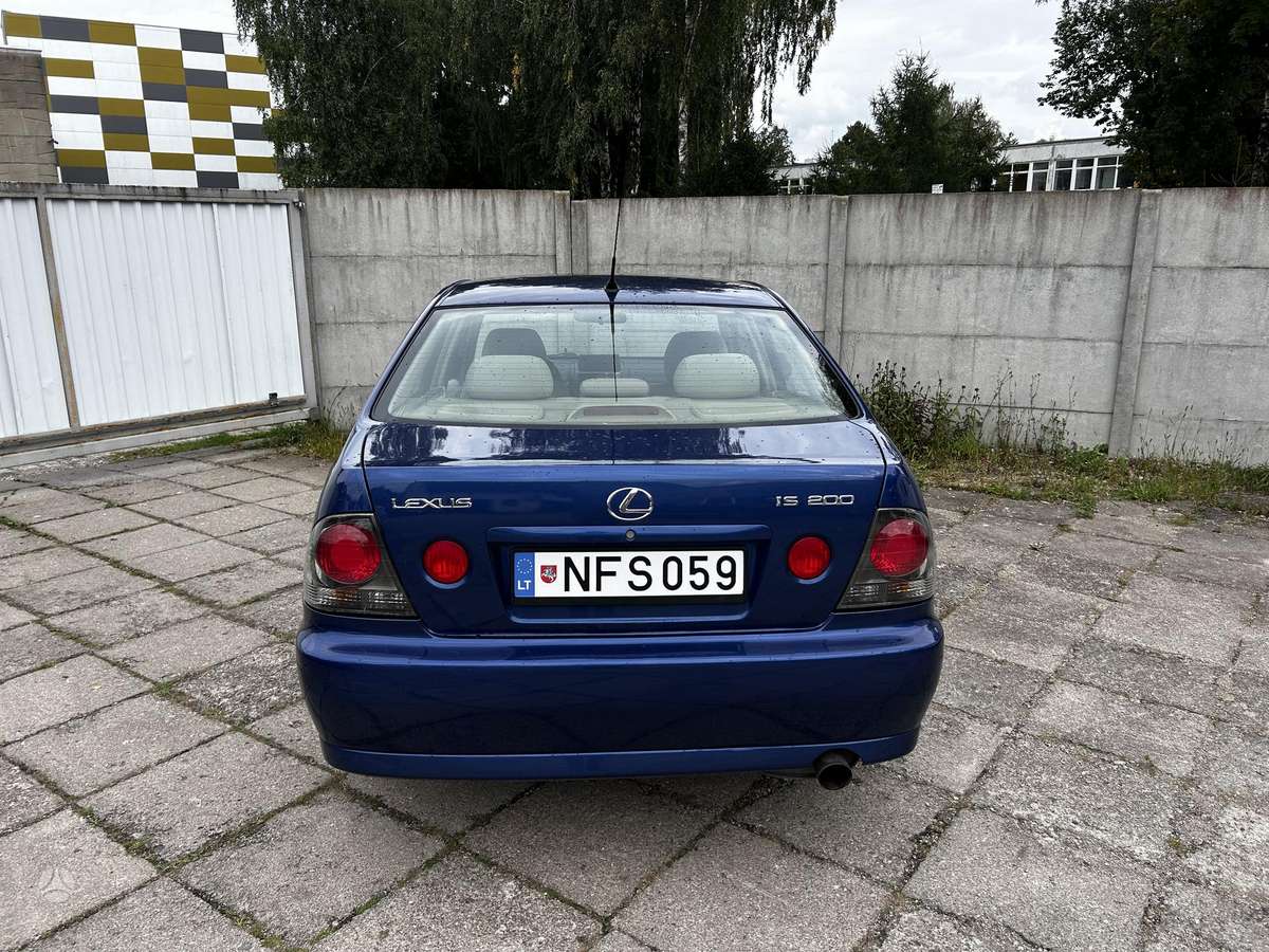 Lexus IS 200, 2.0 l., Седан